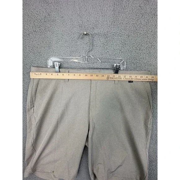 Travis Matthew Beck Golf Shorts Mens Size 42 Beige Khaki Microcheck - Picture 7 of 11